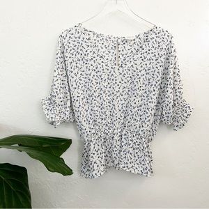 Sienna Sky Short Sleeve Floral V-Neck Top Size M